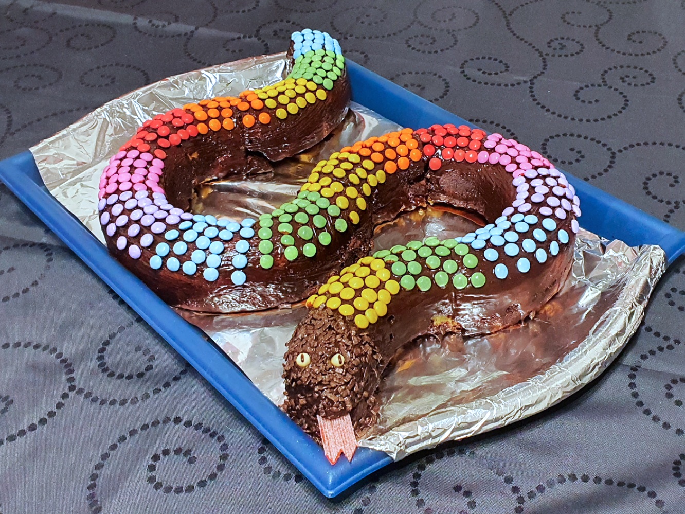 Gâteau serpent arc-en-ciel – Eva Cuisine